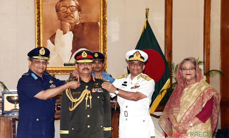 জেনারেল ব্যাজ প্রদান করা হলো নবনিযুক্ত সেনা প্রধানকে