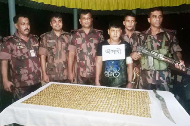 ৭৩ কেজি স্বর্ণসহ বেনাপোলে আটক ১