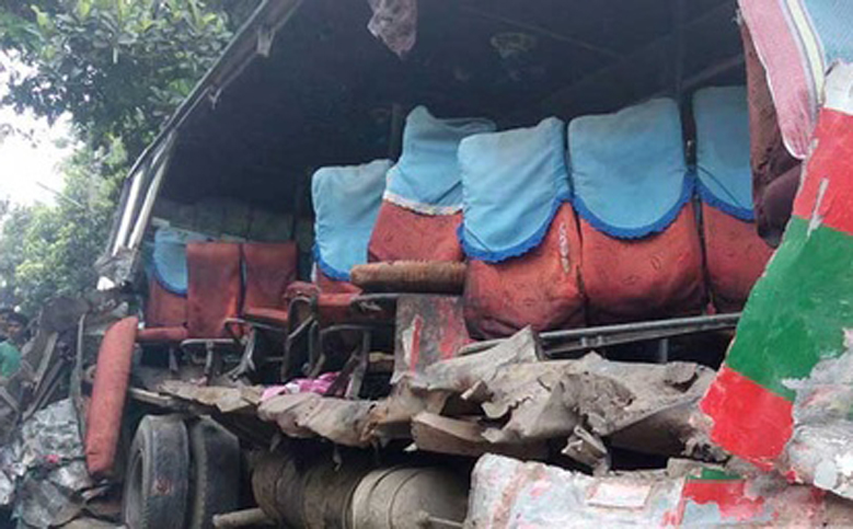 রংপুরে সড়ক দুর্ঘটনায় নিহত ৭