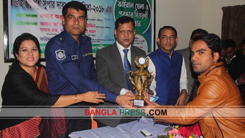 লক্ষ্মীপুরে পুলিশ সুপার দাবা প্রতিযোগিতার পুরস্কার বিতরণ
