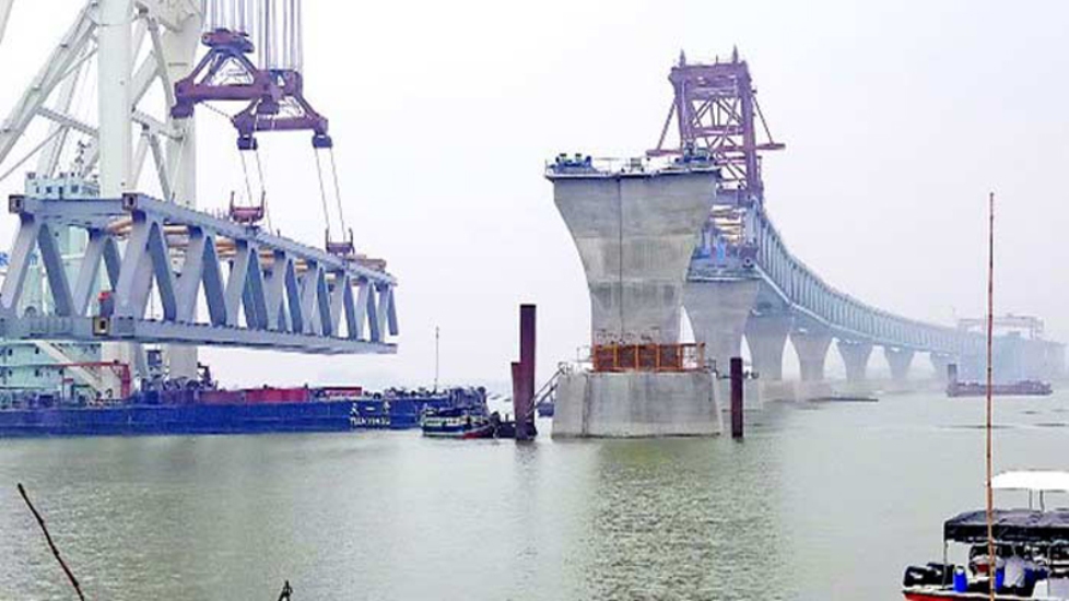 আজ পদ্মাসেতুতে বসছে একাদশ স্প্যান