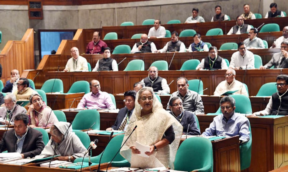 অস্বাভাবিক কিছু দেখলেই আইনশৃঙ্খলা বাহিনীকে জানানোর আহ্বান: প্রধানমন্ত্রীর