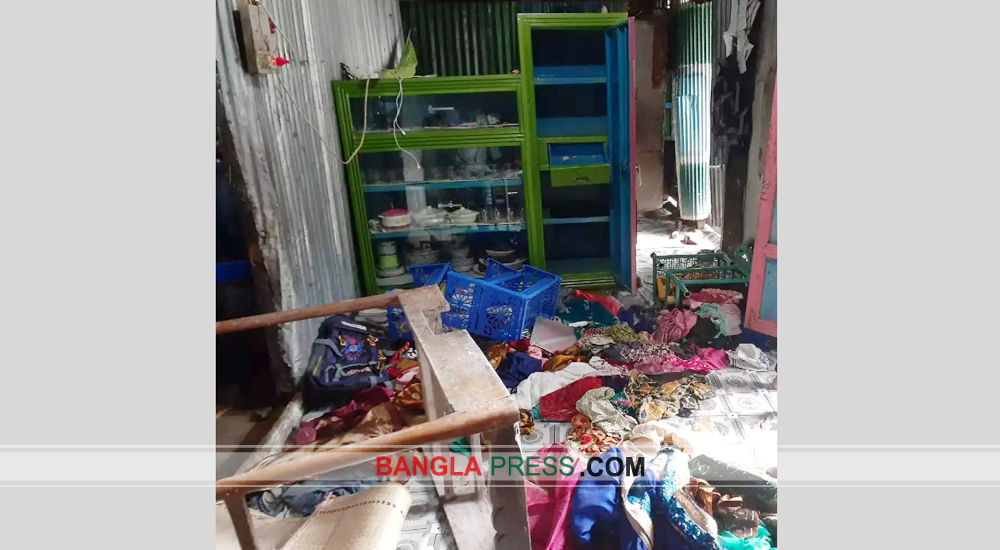 লক্ষ্মীপুরে জমি নিয়ে বিরোধ সন্ত্রাাসী হামলা ও লুটপাট আহত- ৬