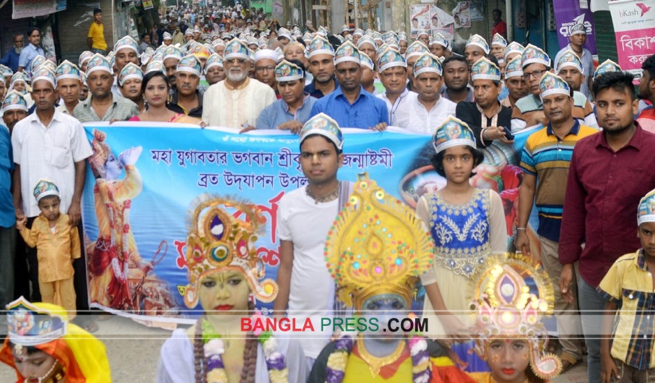 ধুনটে বর্ণাঢ্য আয়োজনে জন্মাষ্টমী উদযাপন