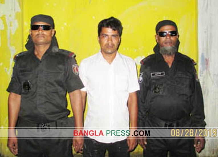 ফরিদপুরে র‌্যাবের হাতে গাঁজা ব্যবসায়ী আটক