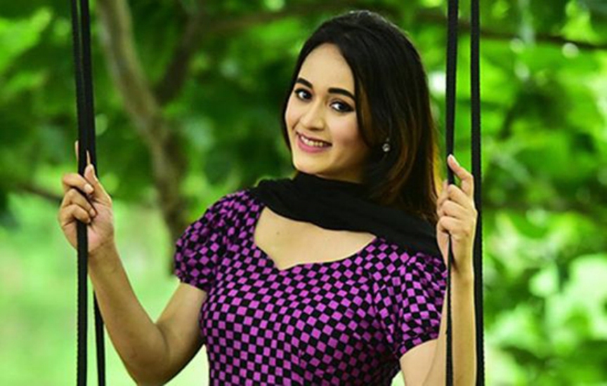 ওমরা করতে যাচ্ছেন অহনা