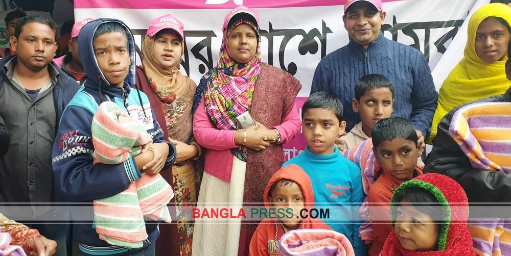 ধুনটে প্রতিবন্ধী শিক্ষার্থীদের মাঝে কম্বল বিতরণ