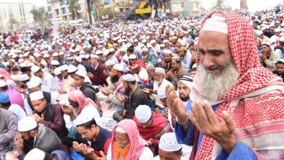 বিশ্ব ইজতেমার আখেরি মোনাজাতে শান্তি ও কল্যাণ কামনা
