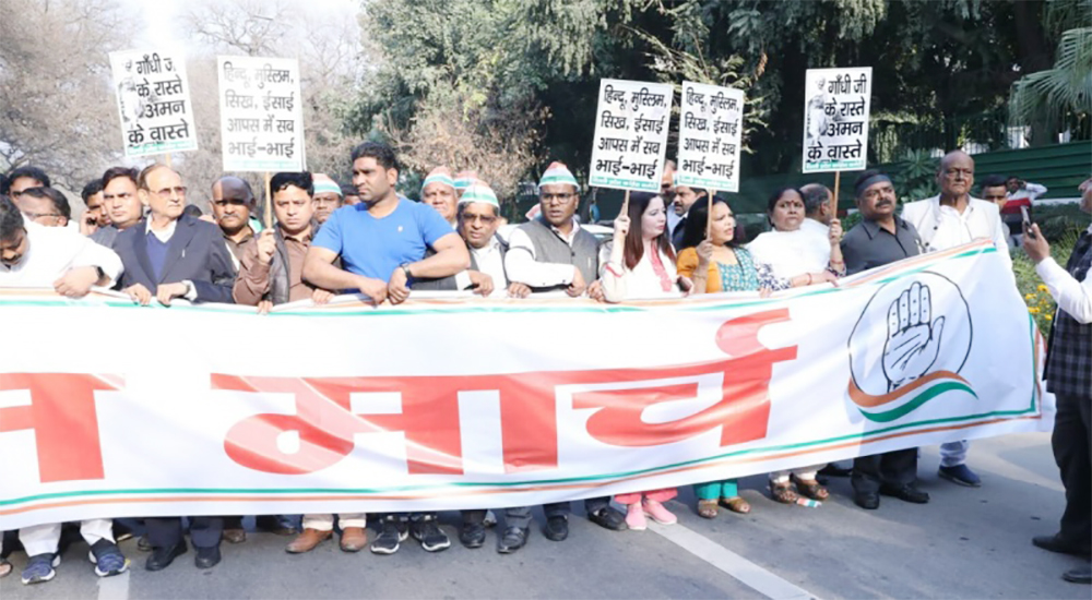 দিল্লিতে নিহত ২৩, স্বরাষ্ট্রমন্ত্রীর পদত্যাগ দাবি সোনিয়ার