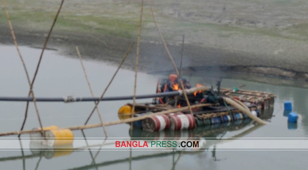 ধুনটে বালুমহাল গুড়িয়ে দিলেন ইউএনও