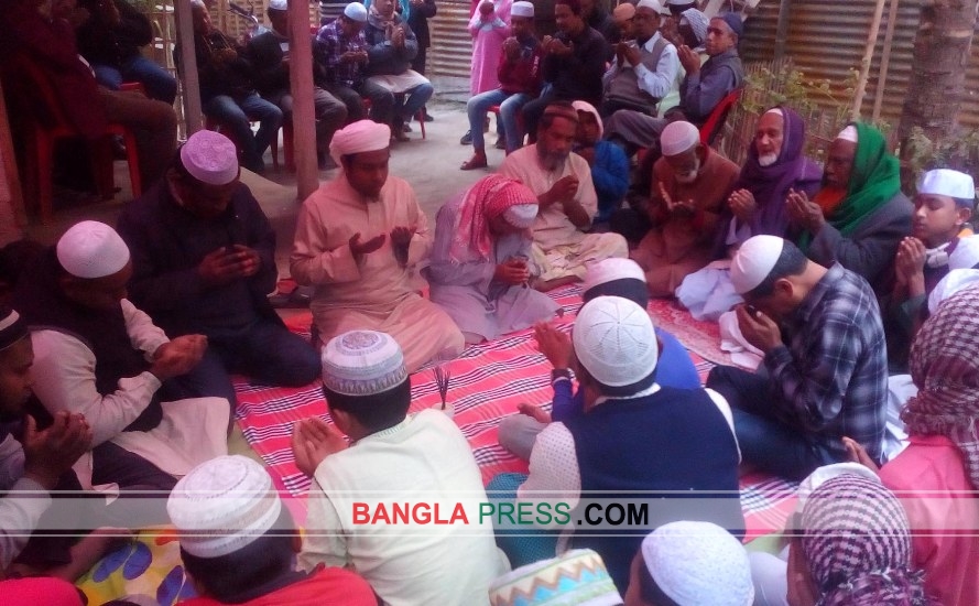 ডোমারে সাংবাদিক পাখী’র মায়ের দোয়া মাহফিল