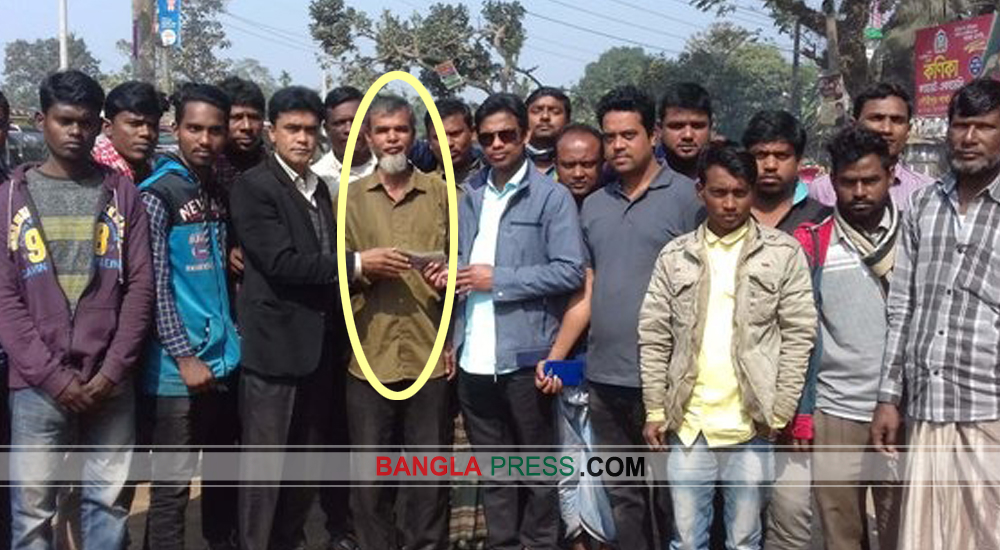২ লক্ষ ৩০ হাজার টাকা যাত্রীকে ফিরিয়ে দিলেন অটোরিকশা চালক জয়নাল