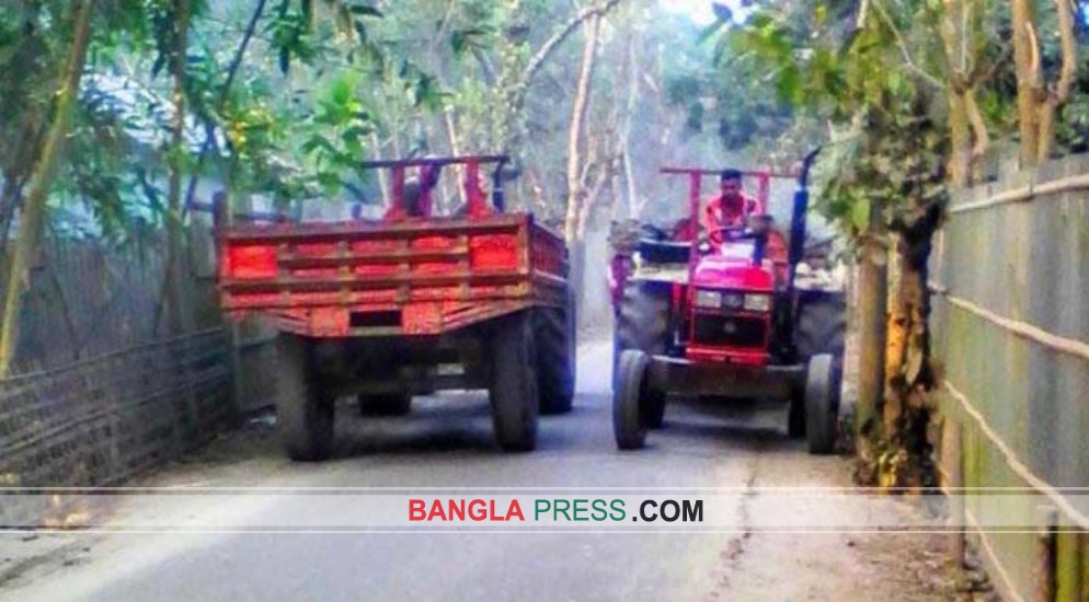 রৌমারীতে বালু ভর্তি ট্রাক্টরের শব্দে বিপাকে এলাকাবাসী