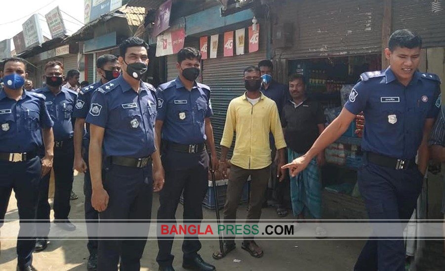 ডোমার বাজারে করোনা ভাইরাস মোকাবেলায় চলছে লকডাউন