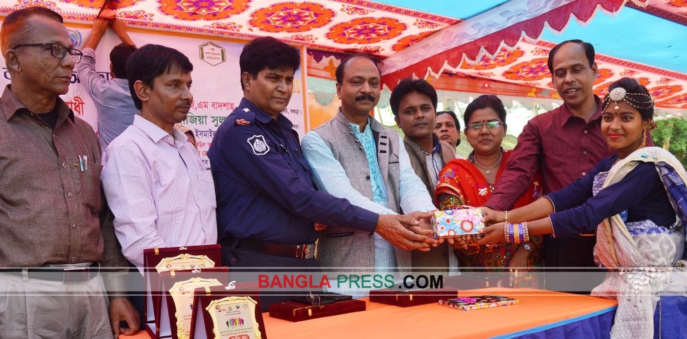 ধুনটে ক্রীড়া প্রতিযোগিতার পুরস্কার বিতরণ