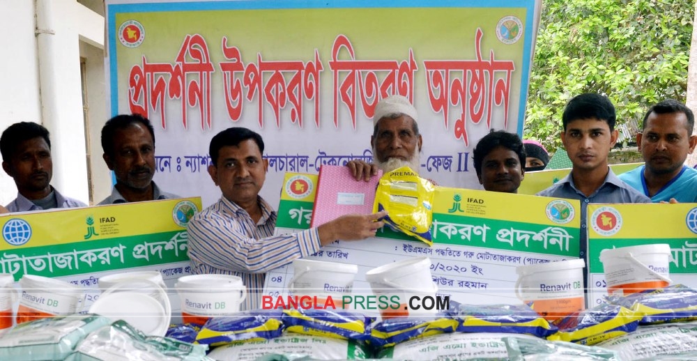 ধুনটে সরকারি প্রনোদনা পেল ২০ খামারি