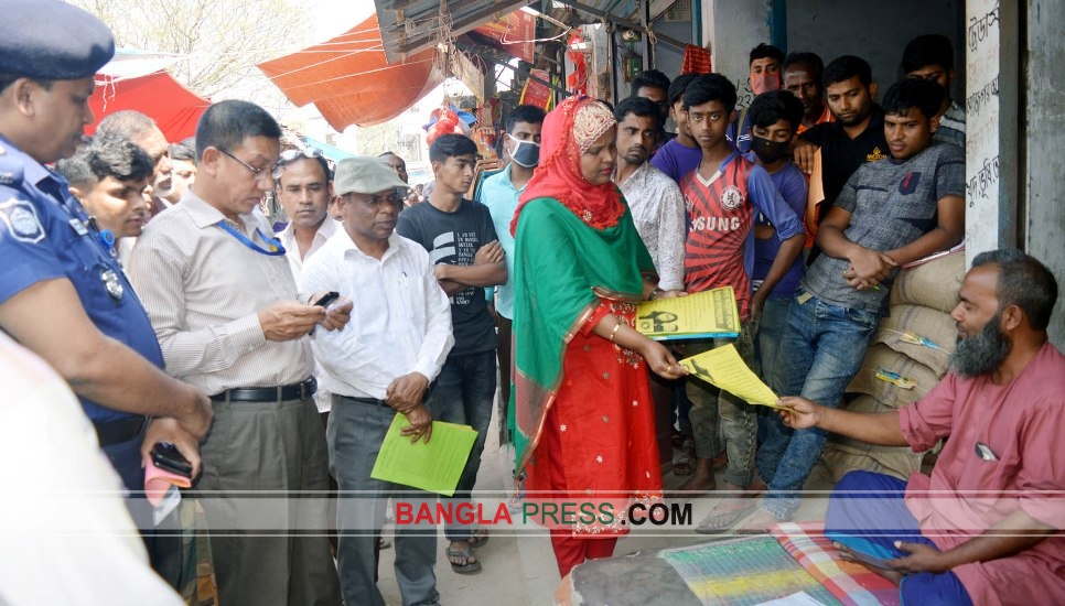 ধুনটে দ্রব্যমূল্য নিয়ন্ত্রনে অভিযান ১৩ ব্যবসায়ীর জরিমানা