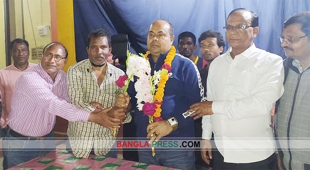 ডোমার নাট্য সমিতির সম্পাদক পদে নির্বাচিত হওয়ায় চয়ন’কে সংবর্ধনা