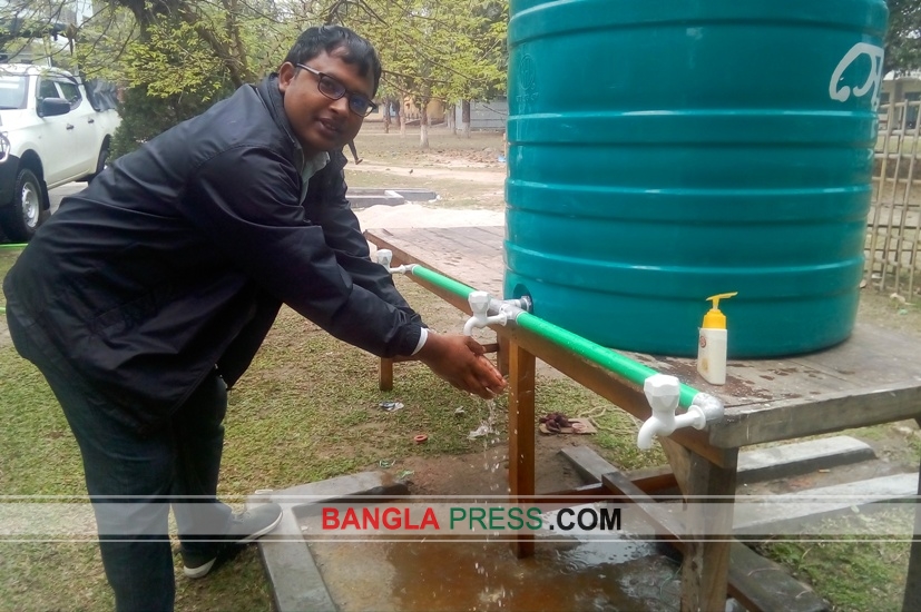 দেবীগঞ্জে হাত ধোয়ার জন্য পানির ট্যাংক স্থাপন