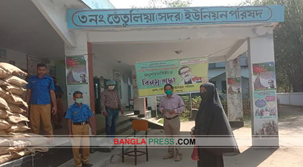 ৩নং তেঁতুলিয়া সদর ইউনিয়ন পরিষদে সরকার প্রদত্ত ত্রাণ বিতরণ