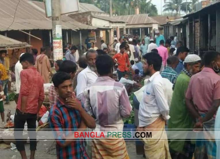 গৌরীপুরে গ্রামে মানছে না করোনা সতর্কতা!