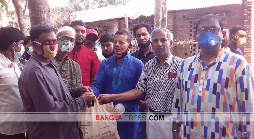 ঝিনাইদহে বিএনপি'র উদ্যোগে খাদ্য সামগ্রী বিতরণ