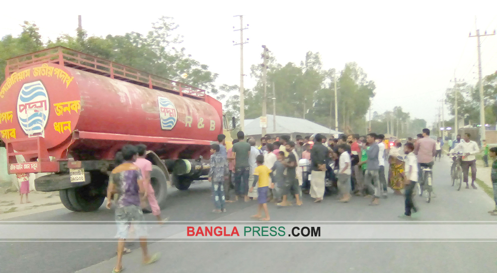 সৈয়দপুরে ত্রাণ না পেয়ে সড়ক অবরোধ