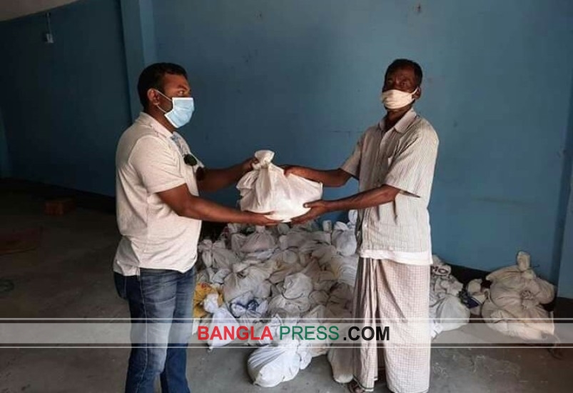 রাজারহাটে নিরন্ন মানুষের পাশে ছাত্র নেতা আব্দুস ছালাম