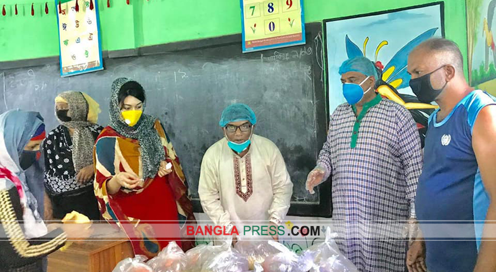 সৈয়দপুরে অন্তরঙ্গ খেলাঘর আসরের উদ্যোগে দুস্থঃদের খাদ্য সহায়তা প্রদান