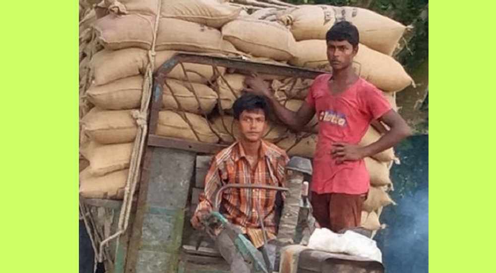 টাঙ্গাইলে সরকারি ২২ বস্তা চাল জব্দ
