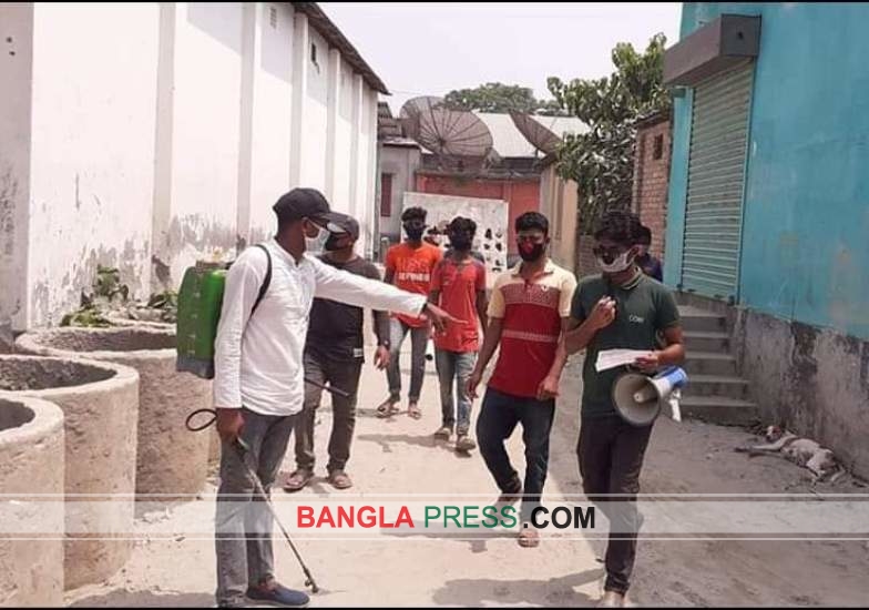 চিলমারী উপজেলা ছাত্রলীগের জীবানু নাশক স্প্রে ও লিফলেট বিতরণ