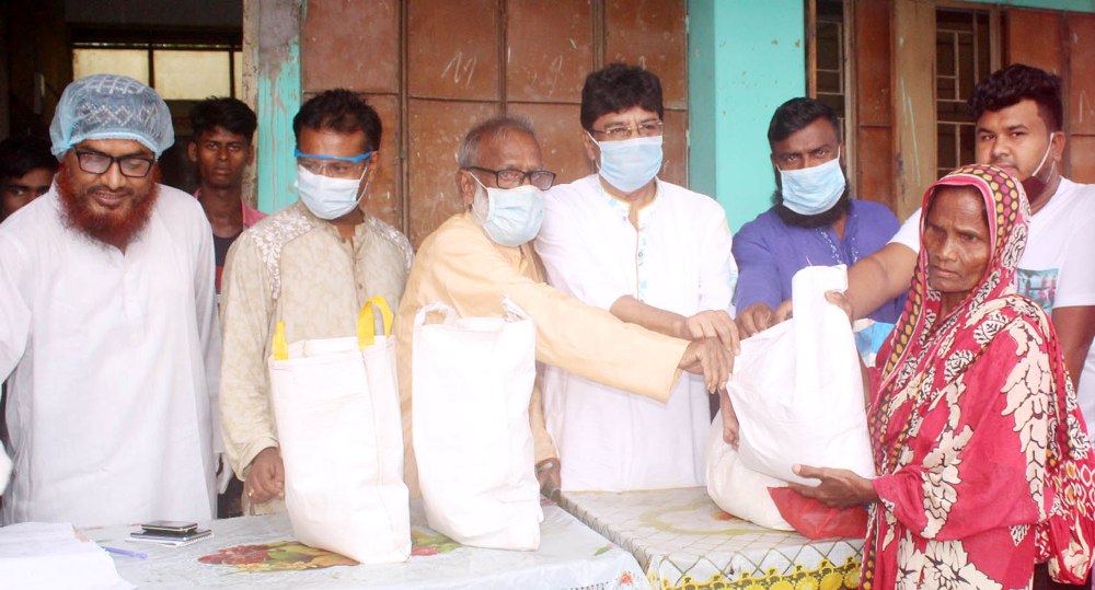 ধুনটে ৫’শ পরিবারের পাশে যুবলীগ নেতা রিপন