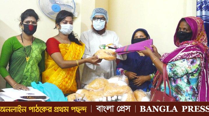 ধুনটে পপি রানীর ঈদ উপহার পেল মহিলা আ’লীগ নেত্রীরা