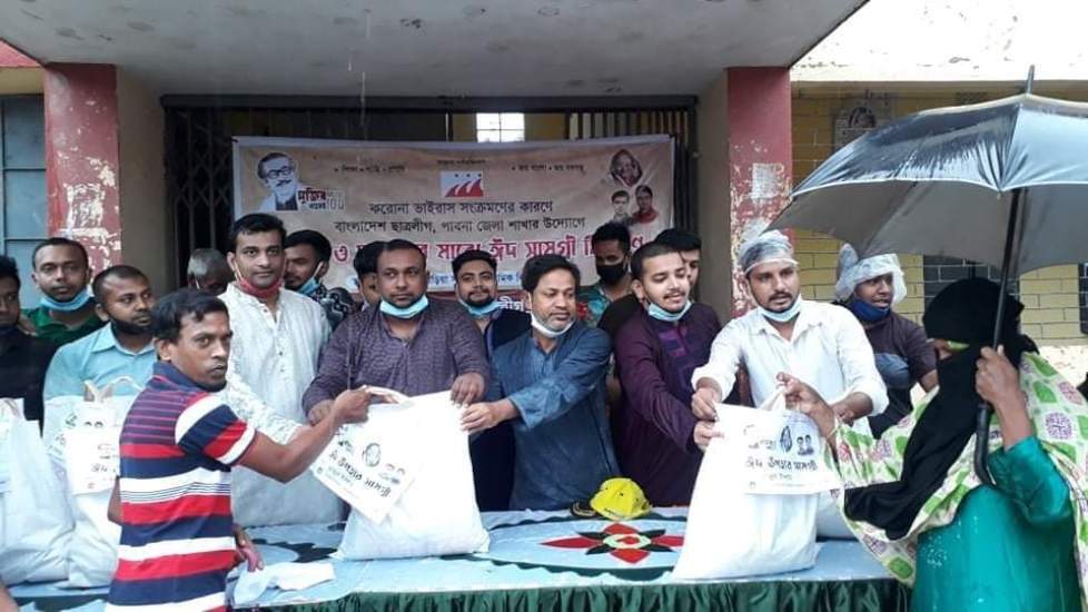 পাবনায় ছাত্রলীগের উদ্যোগে ৫০০ পরিবারের মাঝে ঈদ সামগ্রী বিতরণ