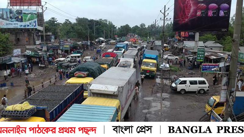 নিষেধাজ্ঞার উপেক্ষা করে বাড়ির দিকে ছুটছে মানুষ