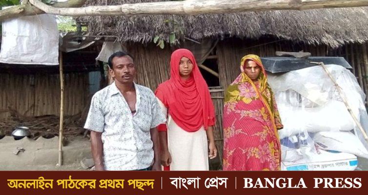ঝিনাইদহে ভাঙা ঘরে চাঁদের আলো