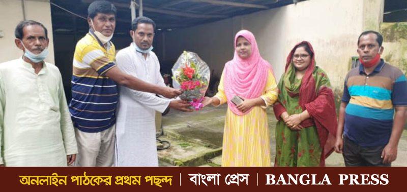 ধুনটে বিদায়ী ইউএনও’কে ফুলেল সংবর্ধনা