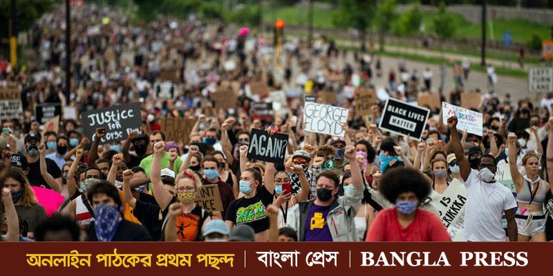 বিক্ষোভের আগুনে জ্বলছে যুক্তরাষ্ট্র