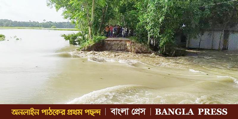 ফরিদপুরে বাঁধ ভেঙে শহরতলীর লোকালয় প্লাবিত