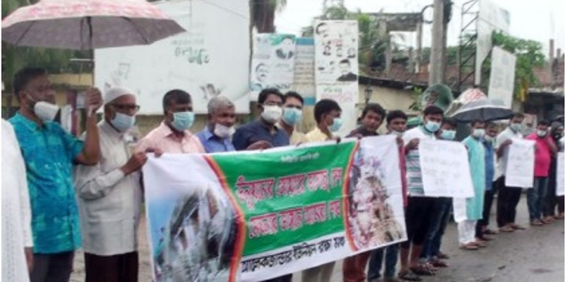 লক্ষ্মীপুরে নদী ভাঙ্গন রোধের দাবিতে মানববন্ধন