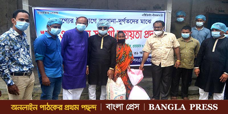 ডোমারে করোনা দূর্গতদের মাঝে খাদ্য ও সুরক্ষা সামগ্রী বিতরণ