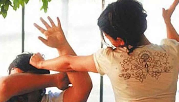 আলুর তরকারি খেতে না চাওয়ায় স্বামীকে পেটালো স্ত্রী!