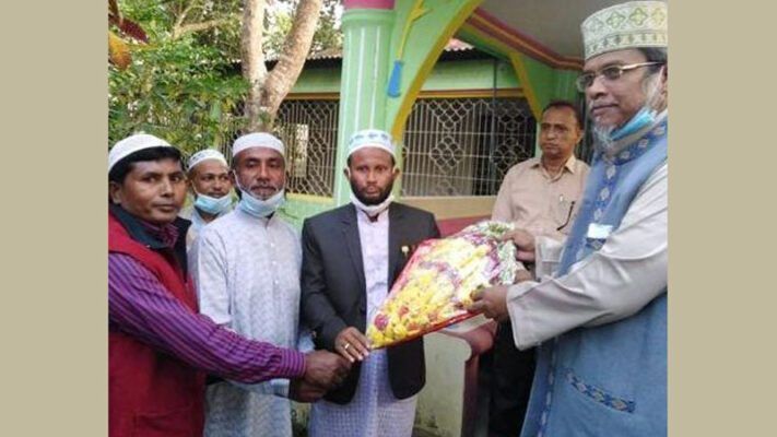চিলাহাটিতে ইসলামিক ফাউন্ডেশনের গর্ভনরকে সংবর্ধনা
