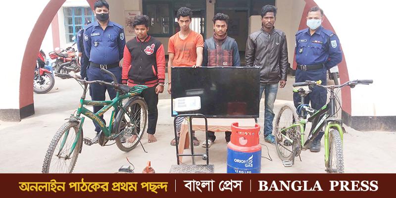 ডোমারে ৪ চোর আটক, চোরাইকৃত মালামাল উদ্ধার