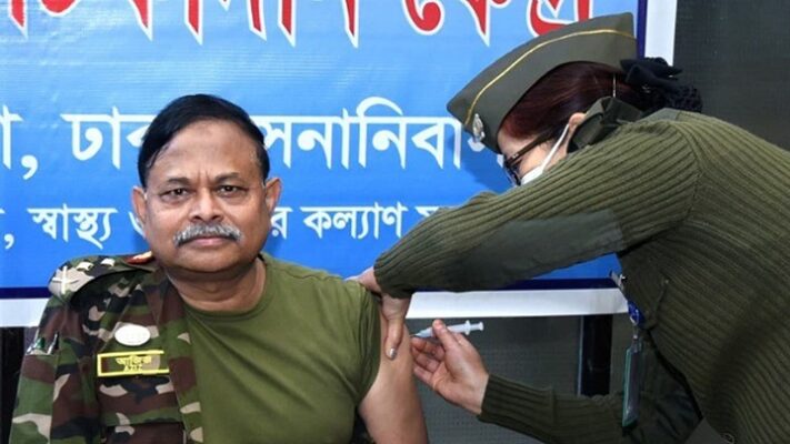 করোনা ভাইরাসের টিকা নিলেন সেনাপ্রধান