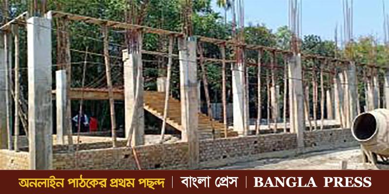বিদ্যালয়ের ভবন নির্মাণ কাজের ঠিকাদার ৯মাস যাবত লাপাত্তা
