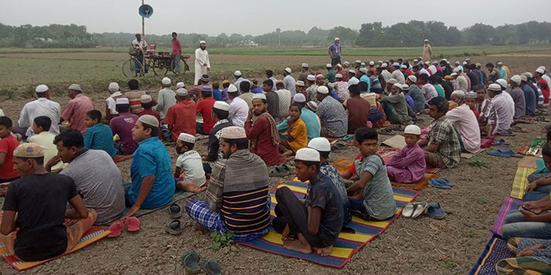শৈলকুপায় বৃষ্টির জন্য নামাজ পড়লেন গ্রামবাসি