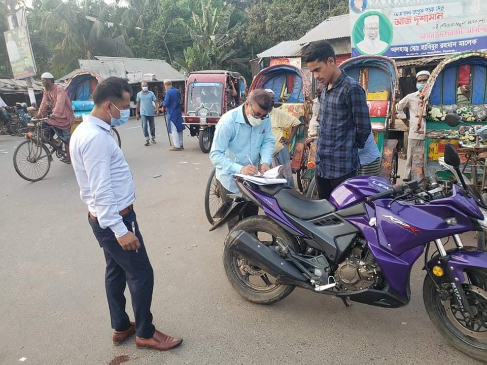 পিরোজপুরে মানছে না স্বাস্থ্যবিধি