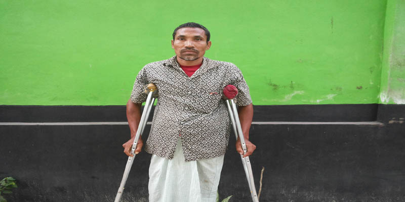 পঙ্গু জীবন থেকে স্বাভাবিক জীবনে ফিরে আসতে চায় সাইদুল