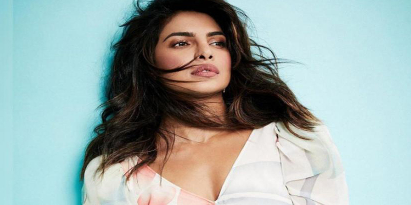 নারীর কাছ থেকেও প্রেমের প্রস্তাব পেয়েছেন প্রিয়াঙ্কা!